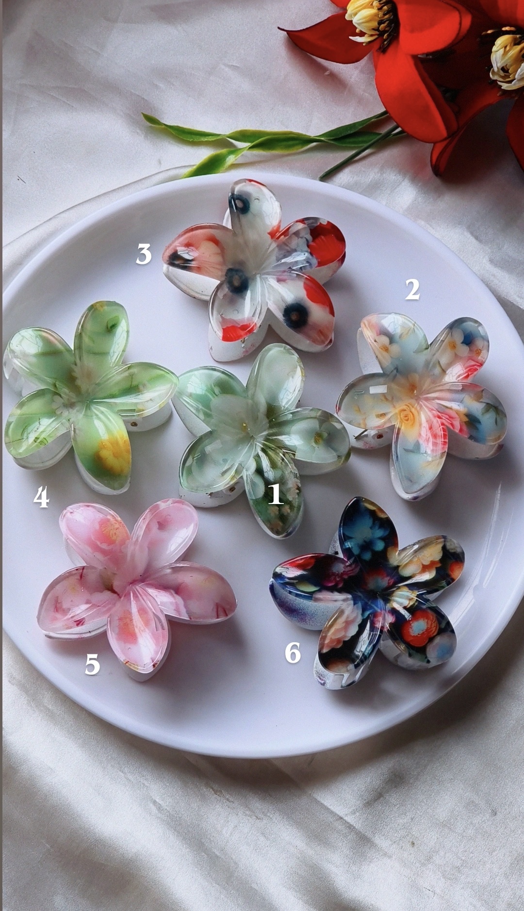 Printed flower claw clip