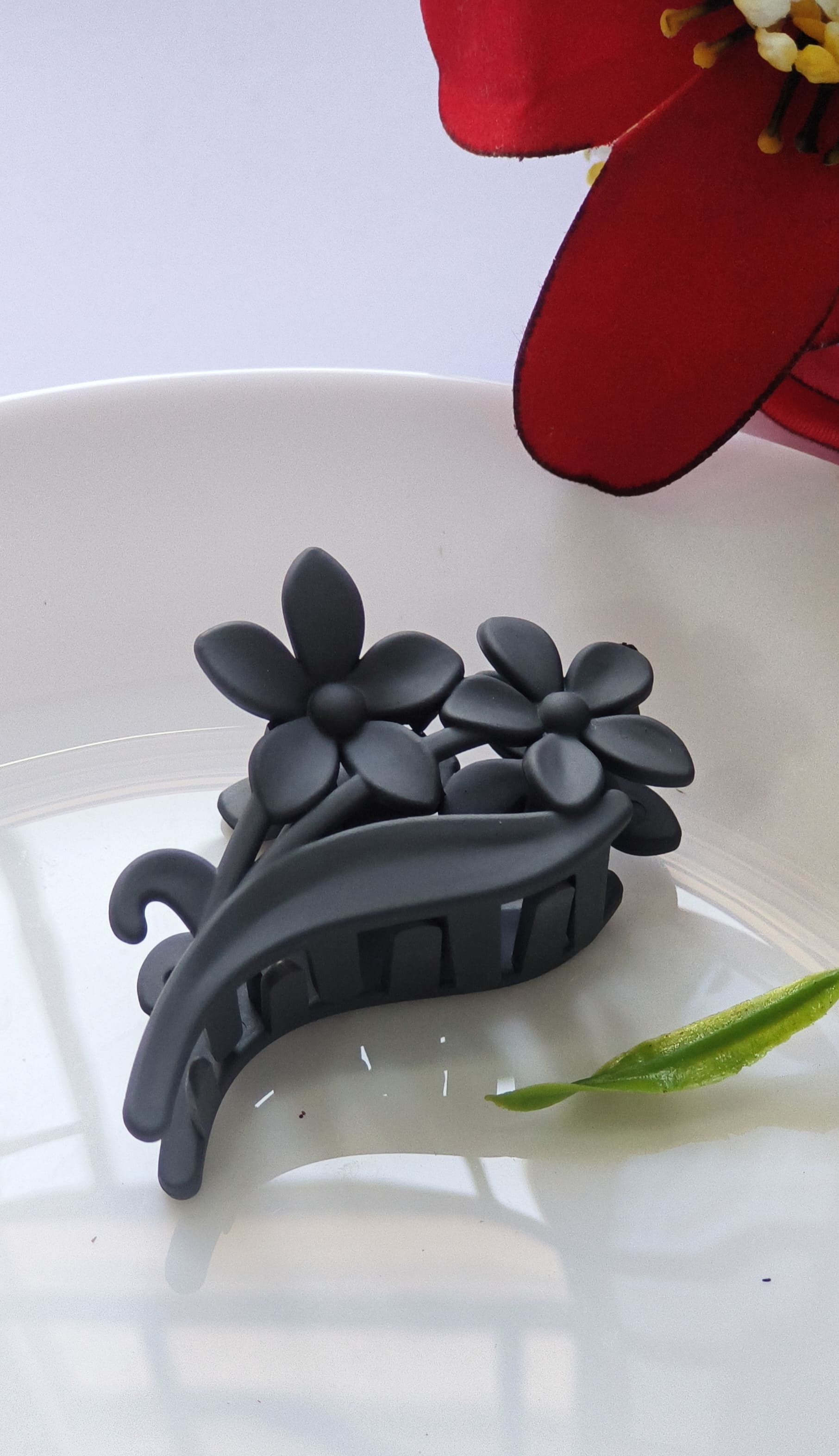 Mat finishing flower pattern clip
