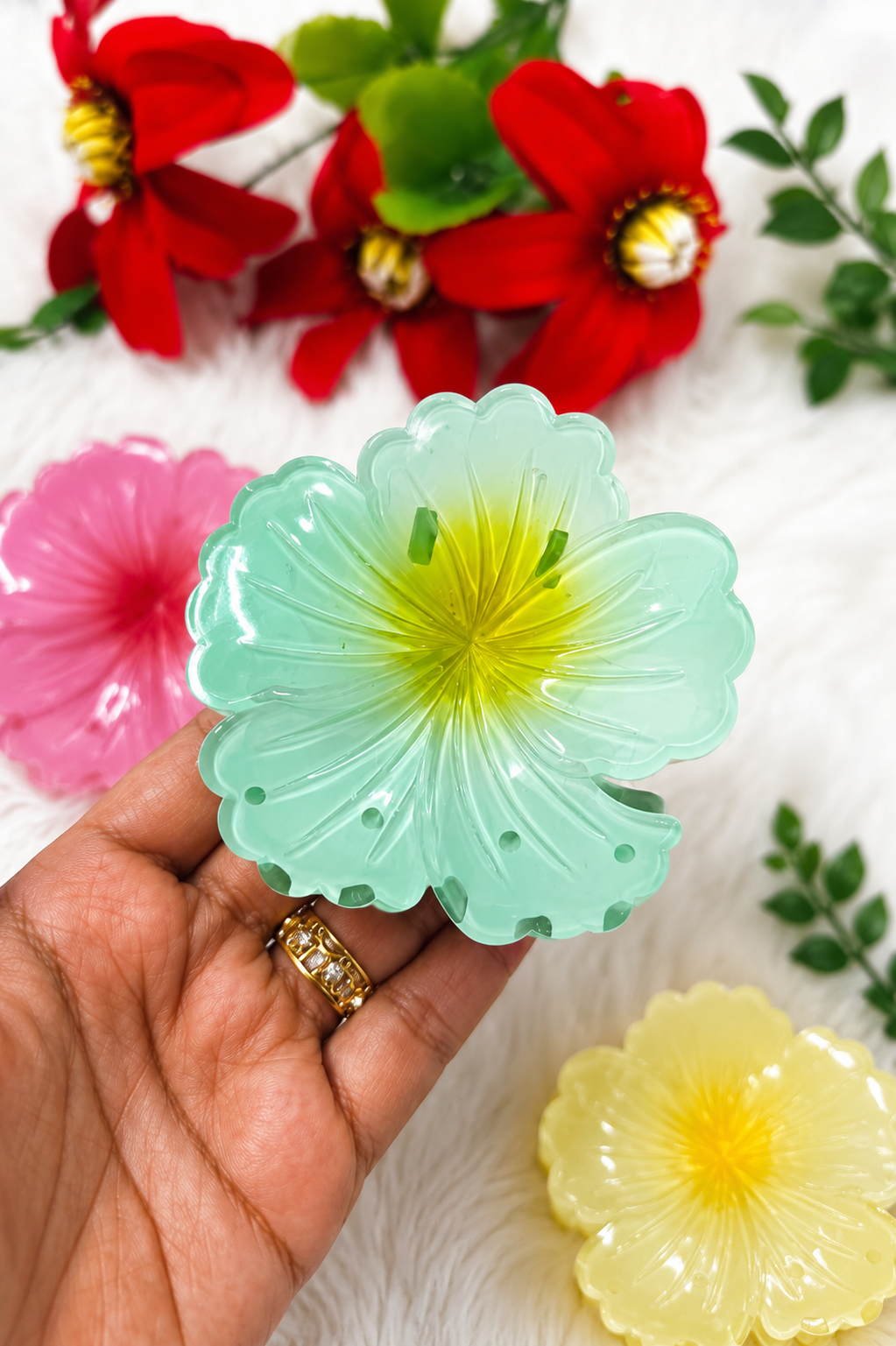 Glassy hibiscus claw clip