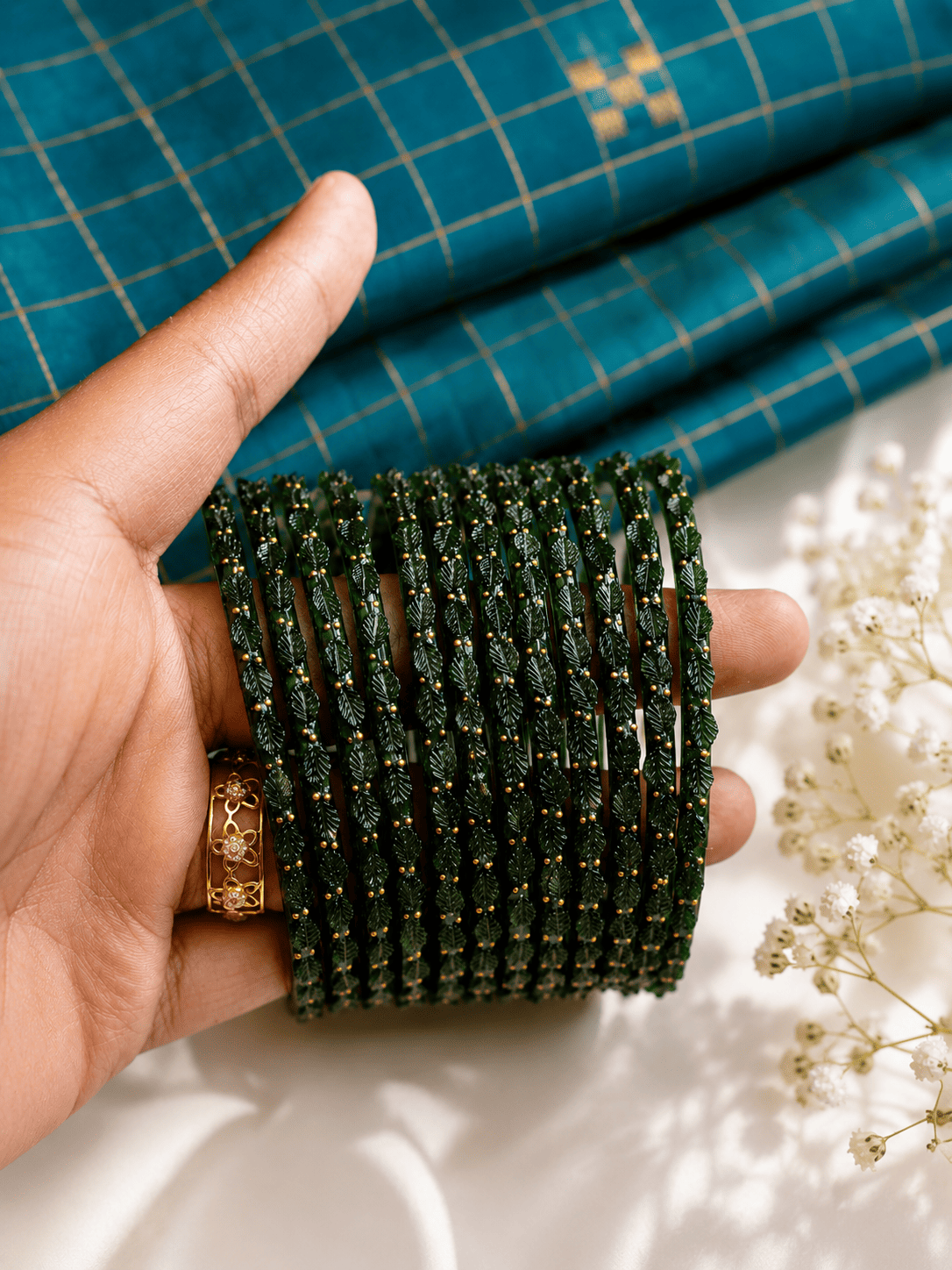 Leaf pattern bangles