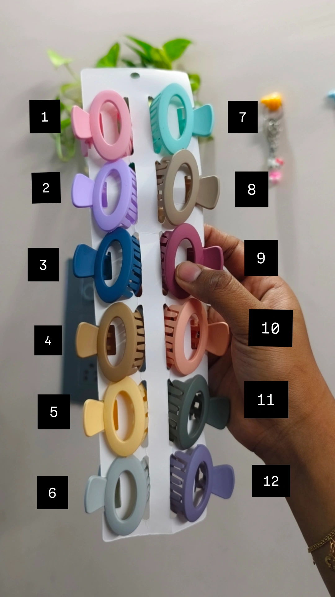 Oval mat clips